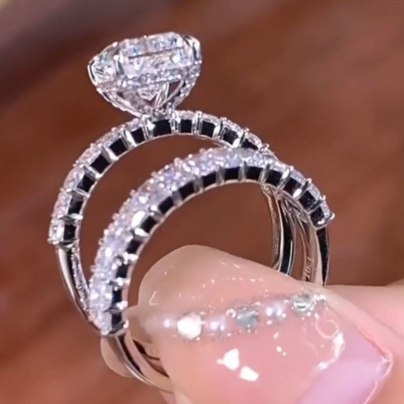 Katarina – Ring med diamant och intensiv baguette-slipning.