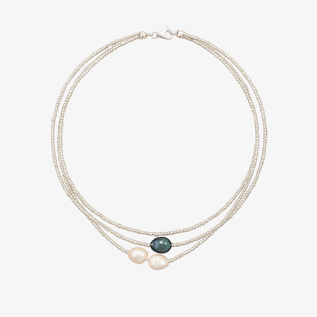 Elena – Ett tunt halsband av minipärlor i harmoniska naturliga toner.