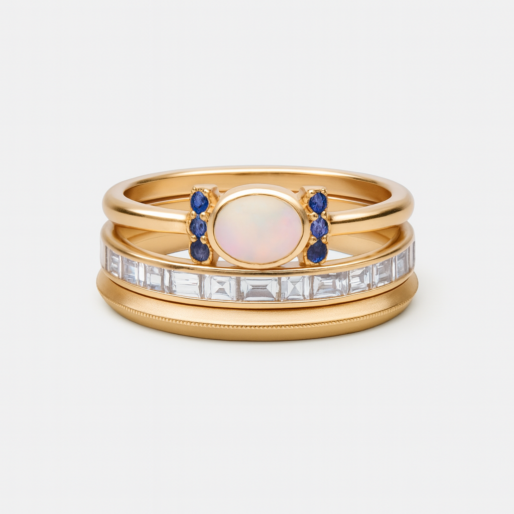Tereza – Guld ring med glänsande opal och klara konturer.