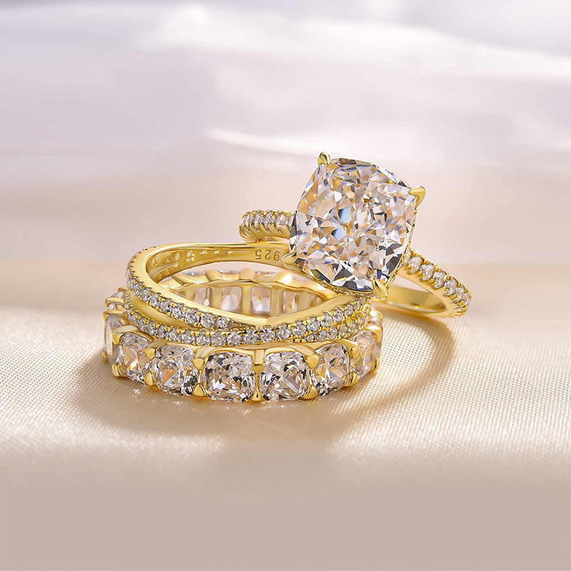 Iris – Ring med diamant och oval sten.