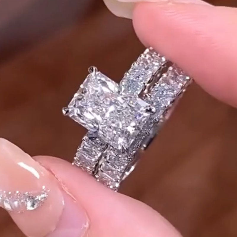 Katarina – Ring med diamant och intensiv baguette-slipning.