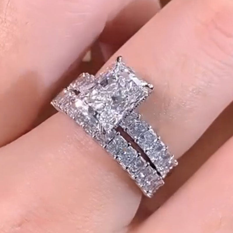 Katarina – Ring med diamant och intensiv baguette-slipning.
