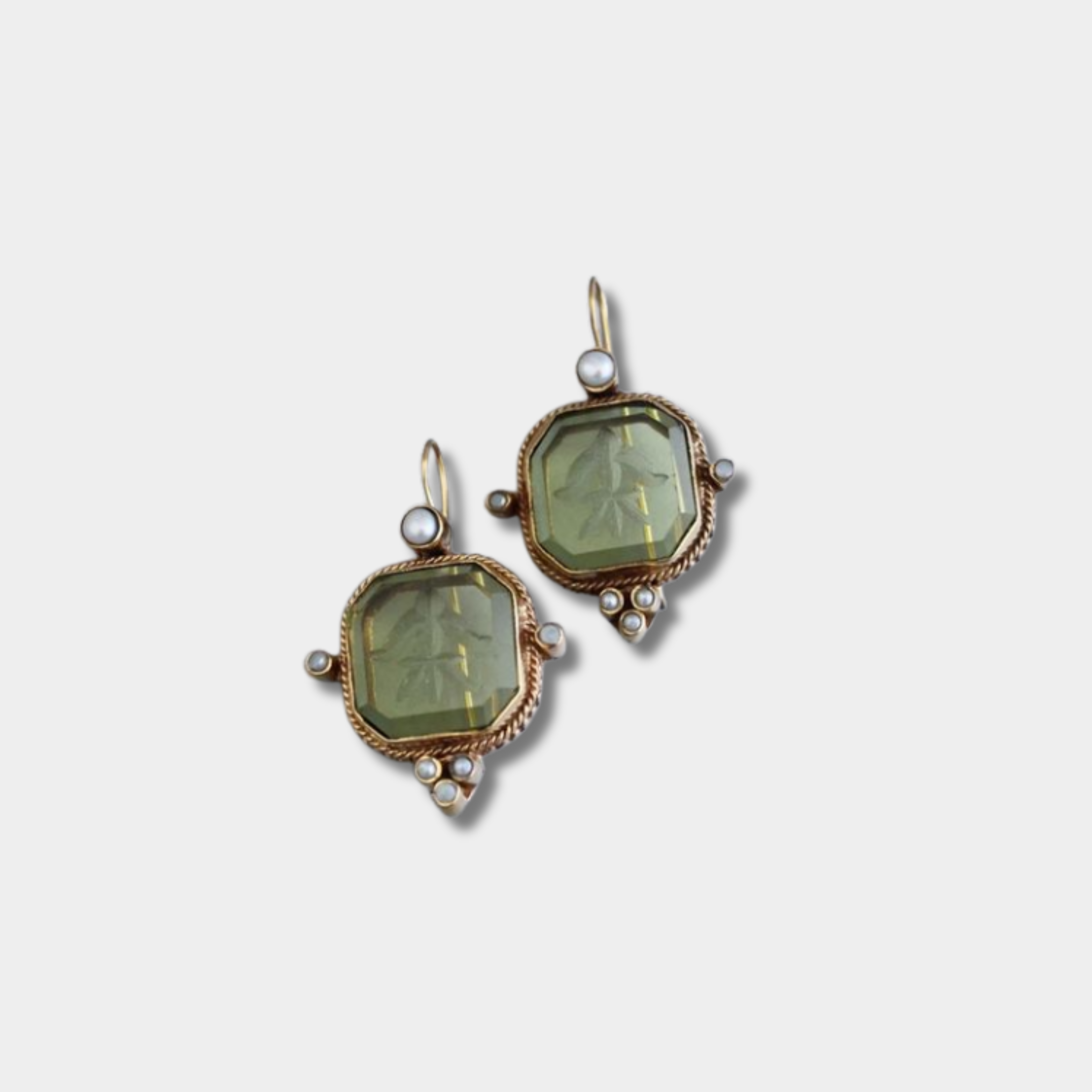 Julia - Vintage Örhängen med Gröna Pärlor