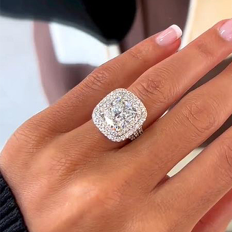 Frieda – Enklare ring med rund sten.