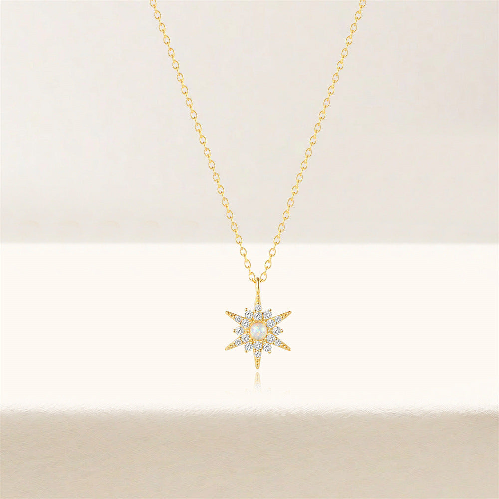 Amalia – Tunn silverhalsband med rund hänge.