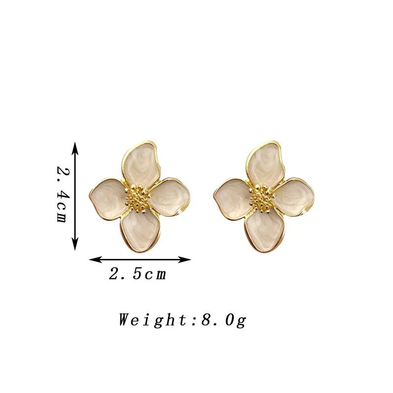 Eleganta Vita Emaljblommörhängen