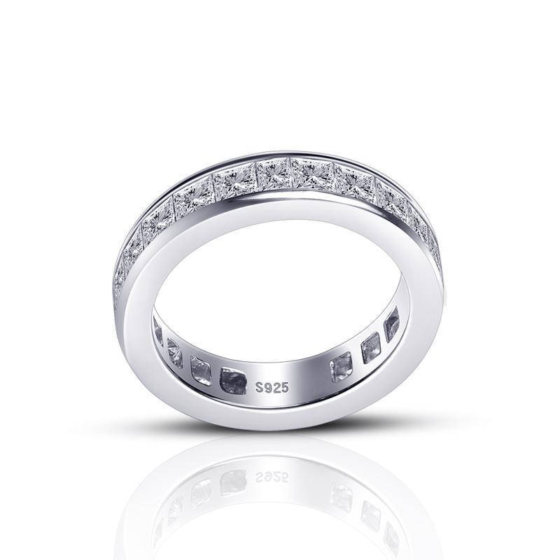 Maren – Silverring med tunn band.