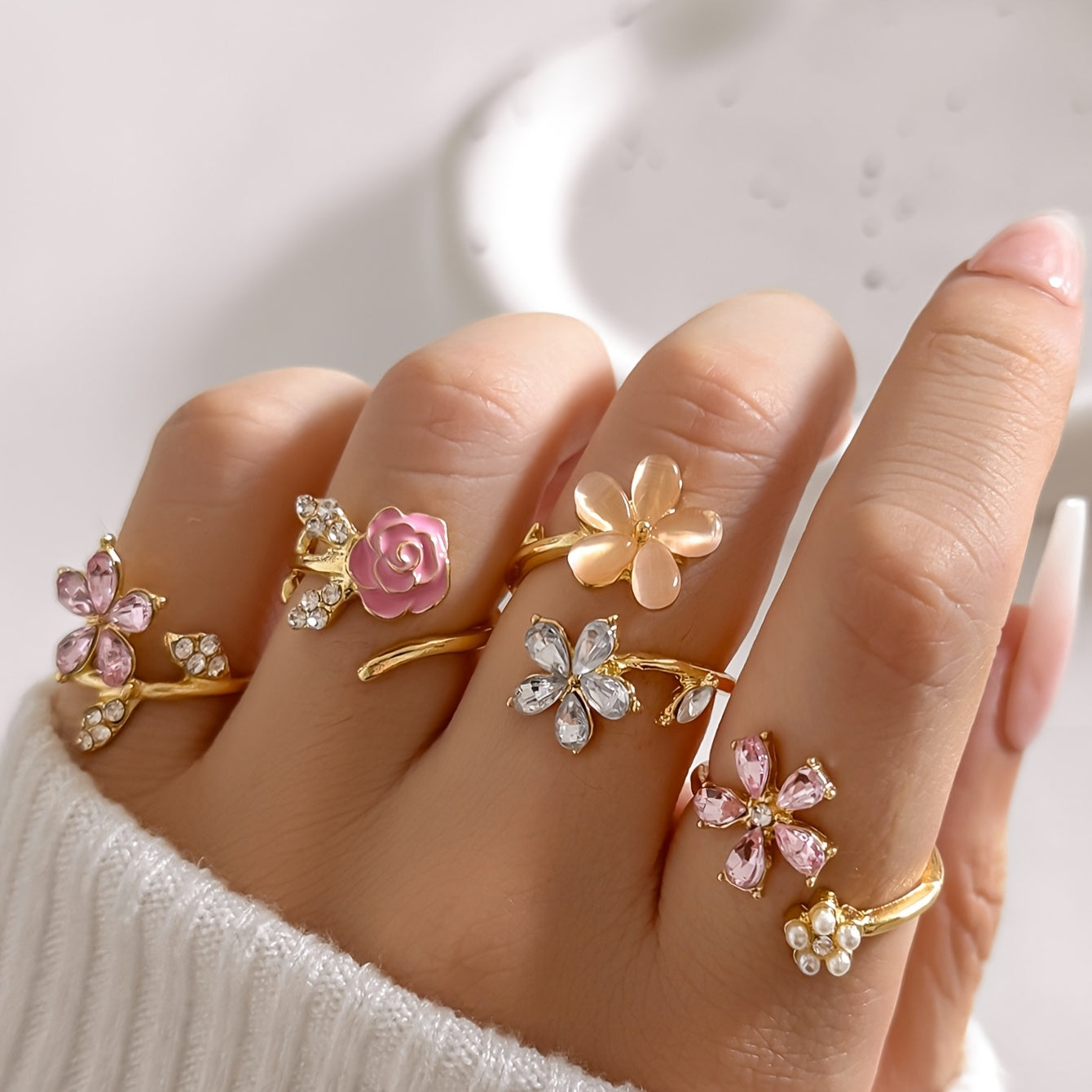 Ringkollektion i legering med strass och pärlor