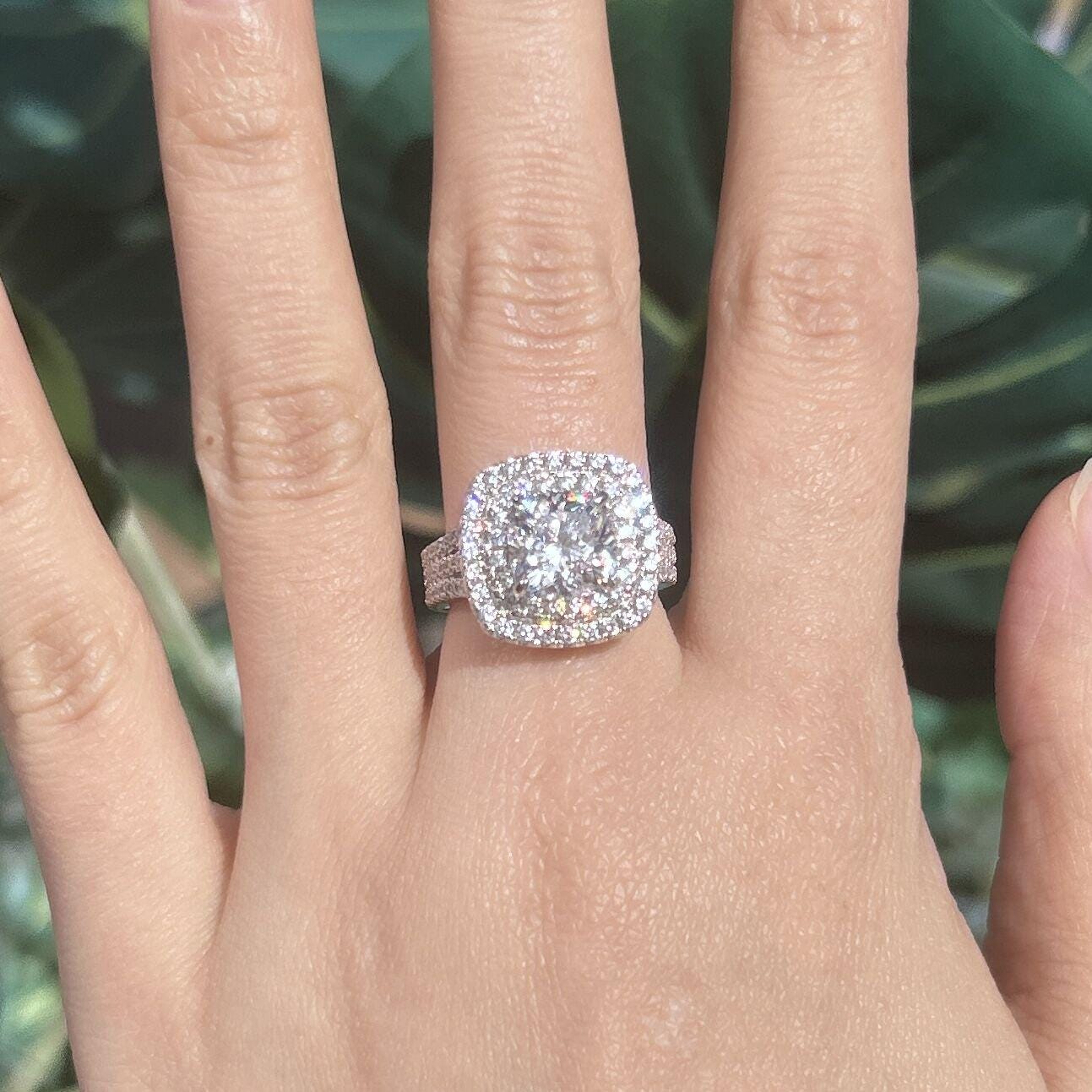 Frieda – Enklare ring med rund sten.