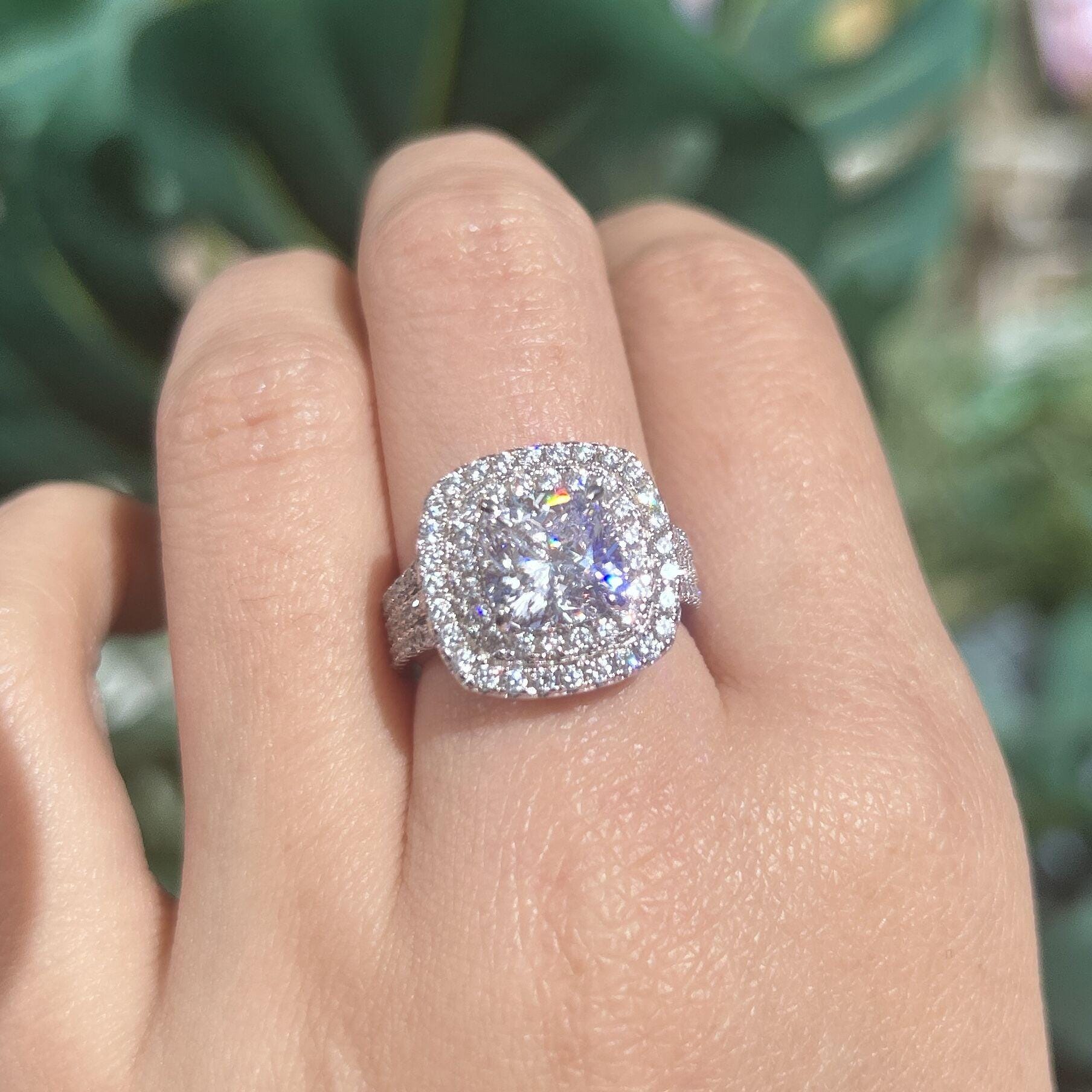 Frieda – Enklare ring med rund sten.