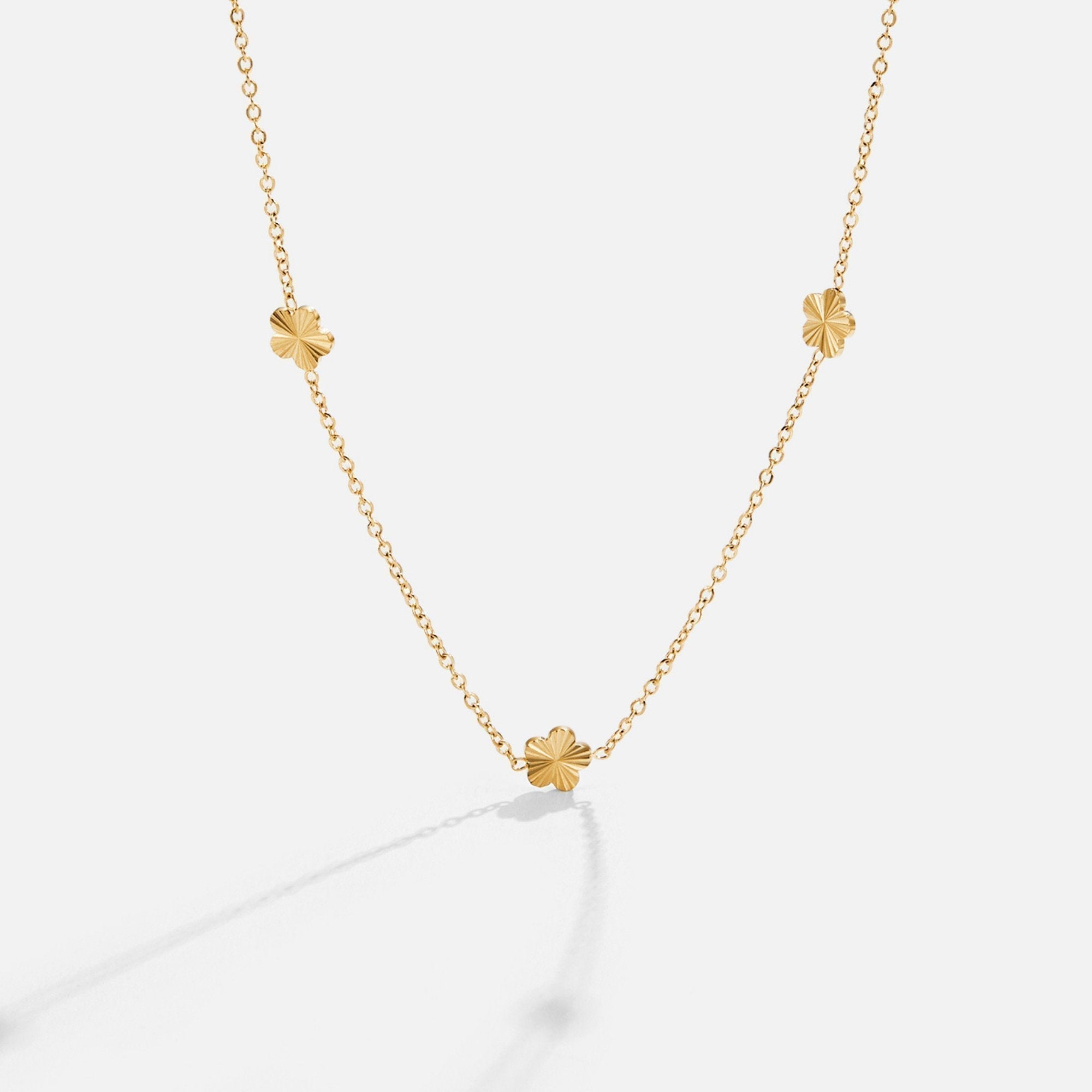 Kathrin – Halsband med fina färgglada detaljer.