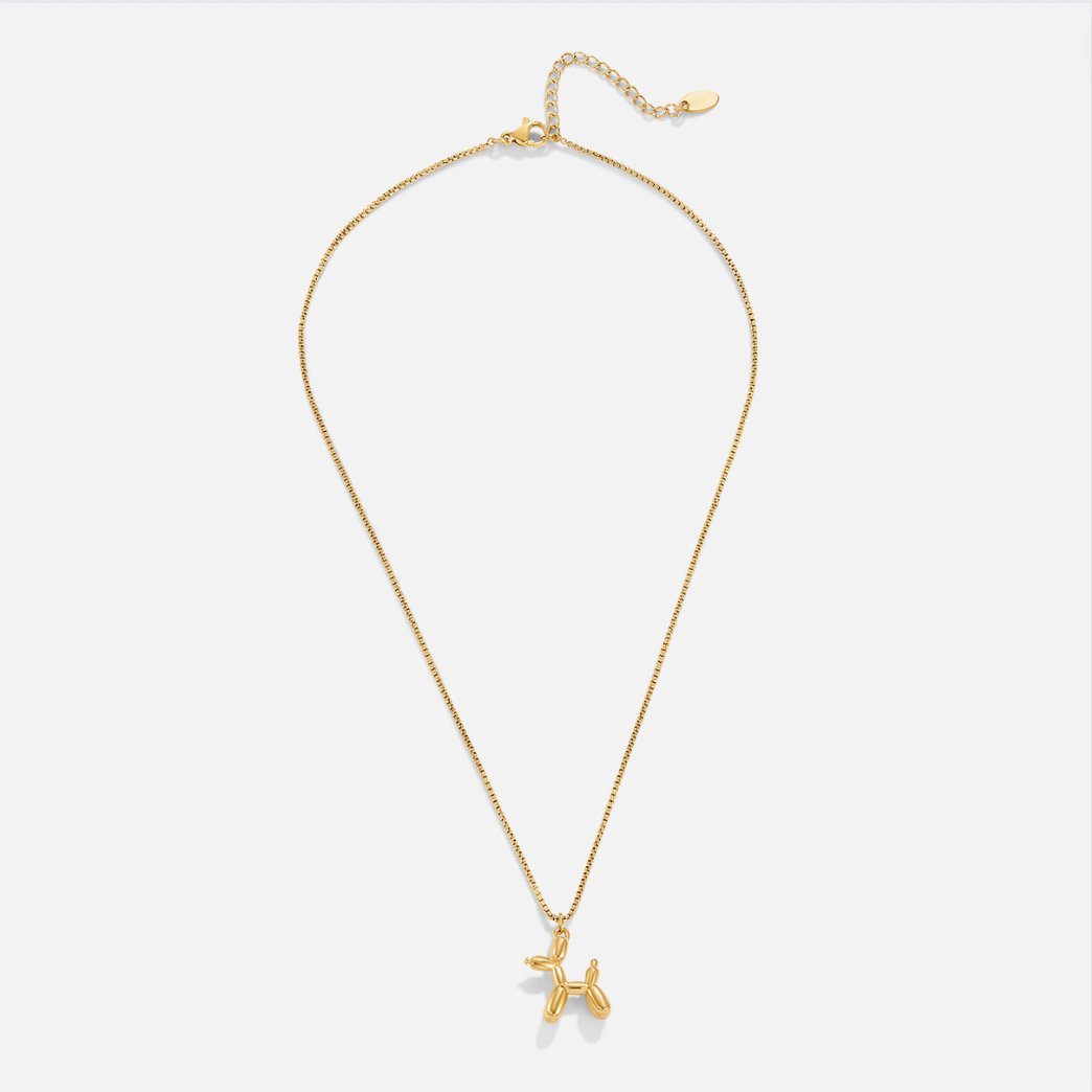 Nora – Glittrande halsband med hängande fjäril.