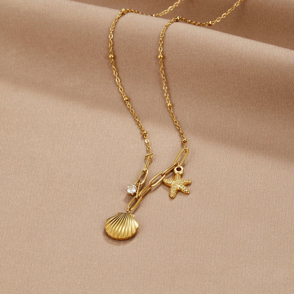 Greta – Halsband med hängande stjärna i guld.