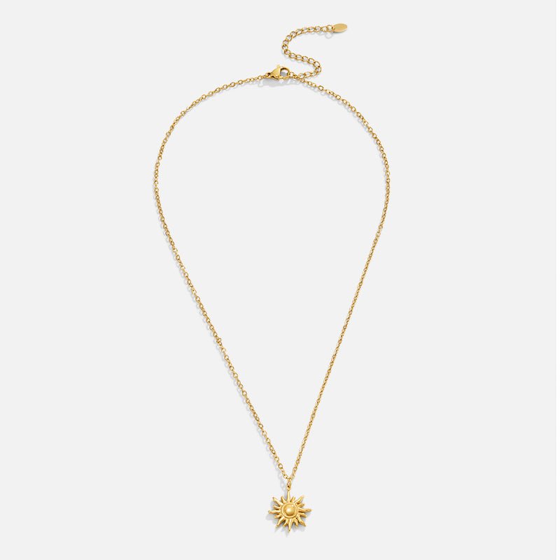 Ronja – Guldhalsband med blomma.