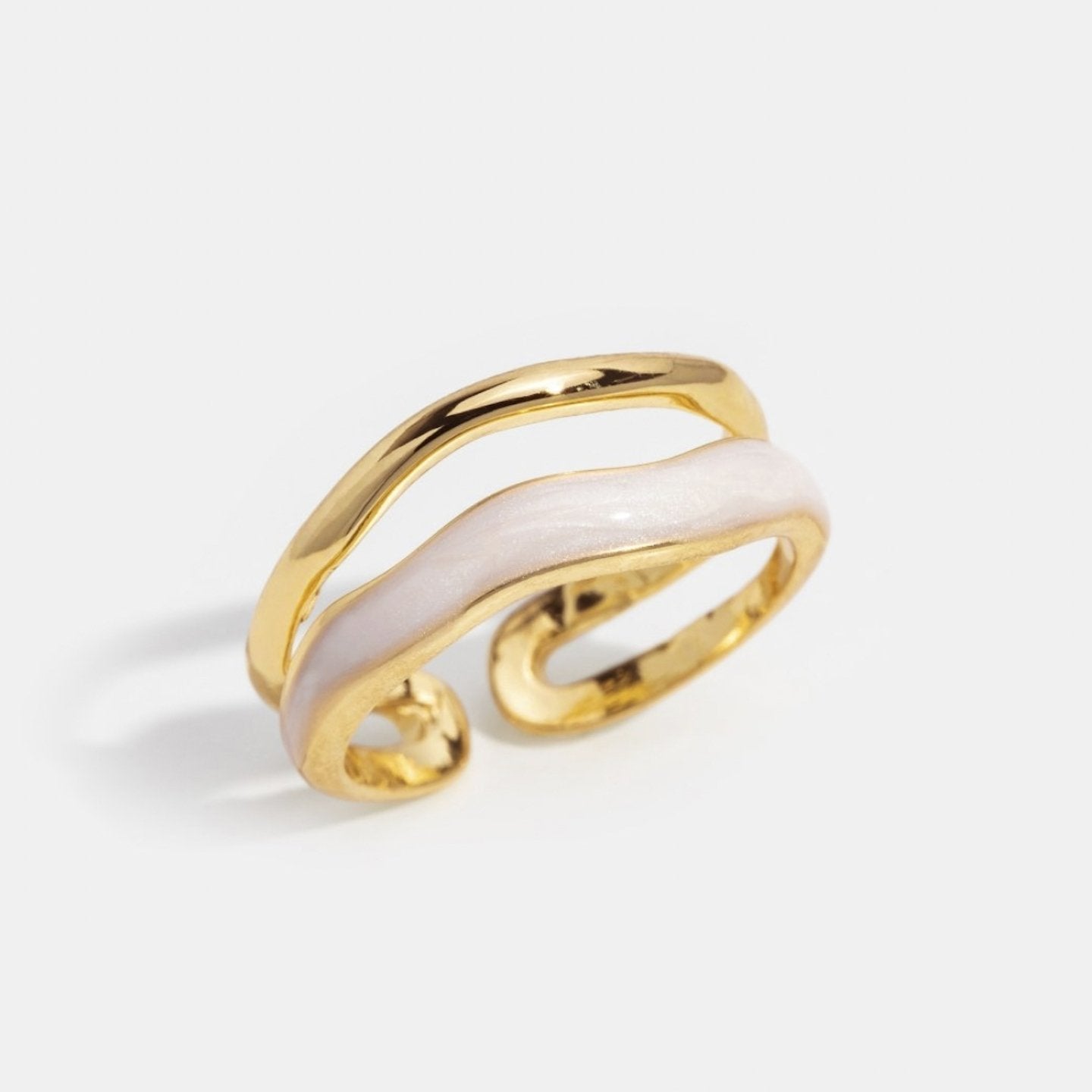 Beatrix – Ring i guld med enkel silhuett