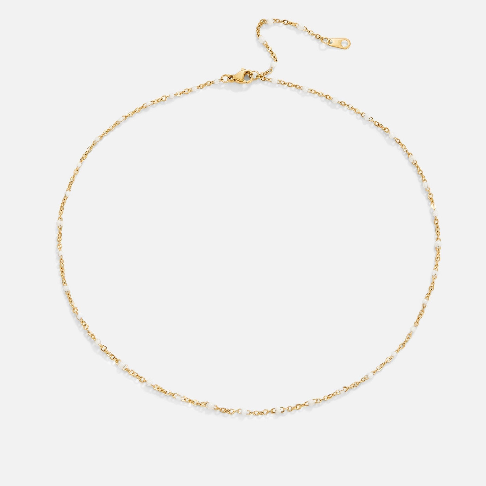 Milena – Kort halsband med slät yta.