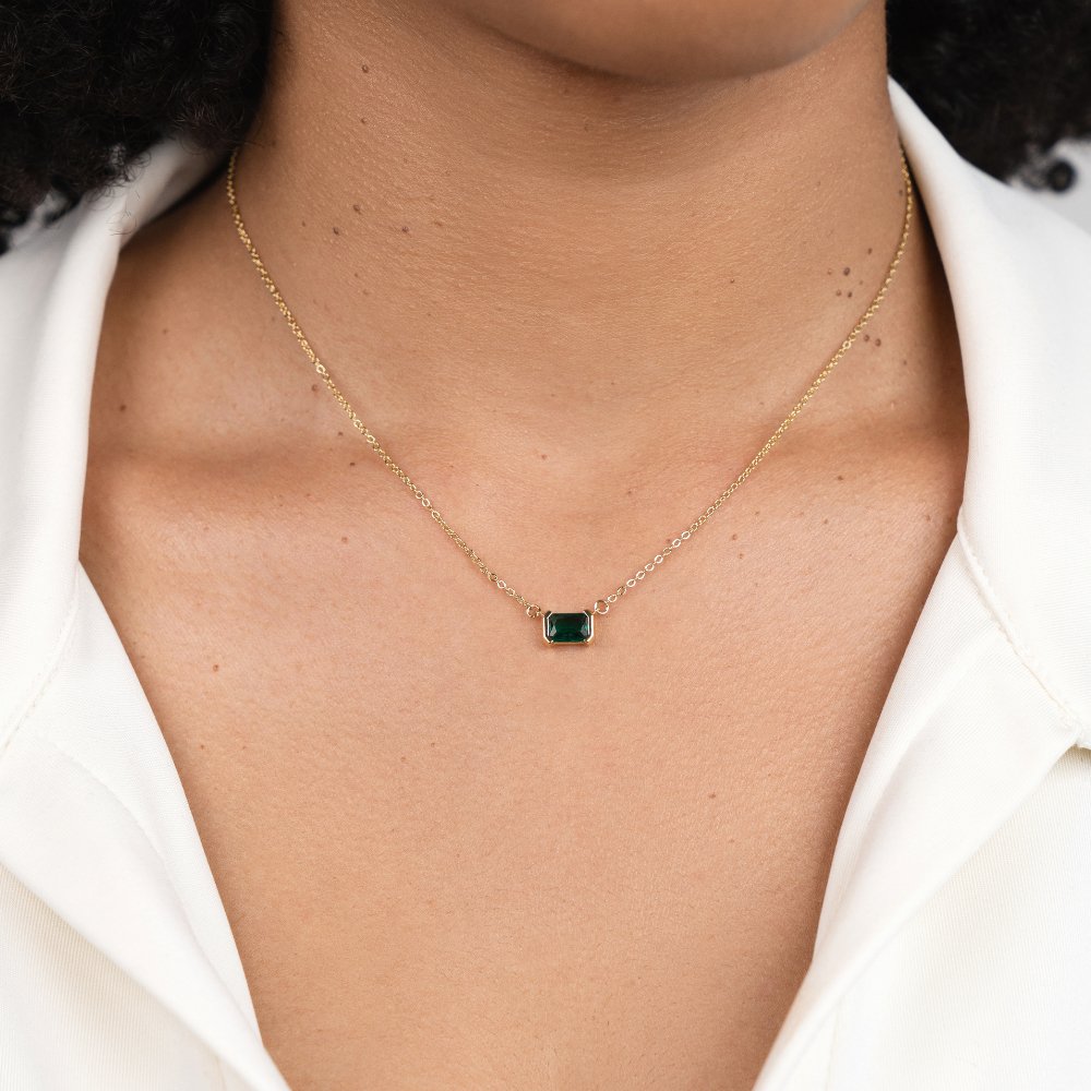 Loretta – Halsband med smaragdsten.