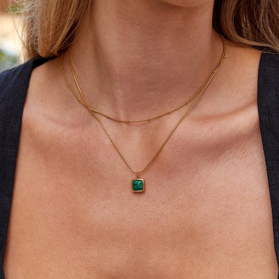 Jitka – Guld kedja med ringar i en fin design.