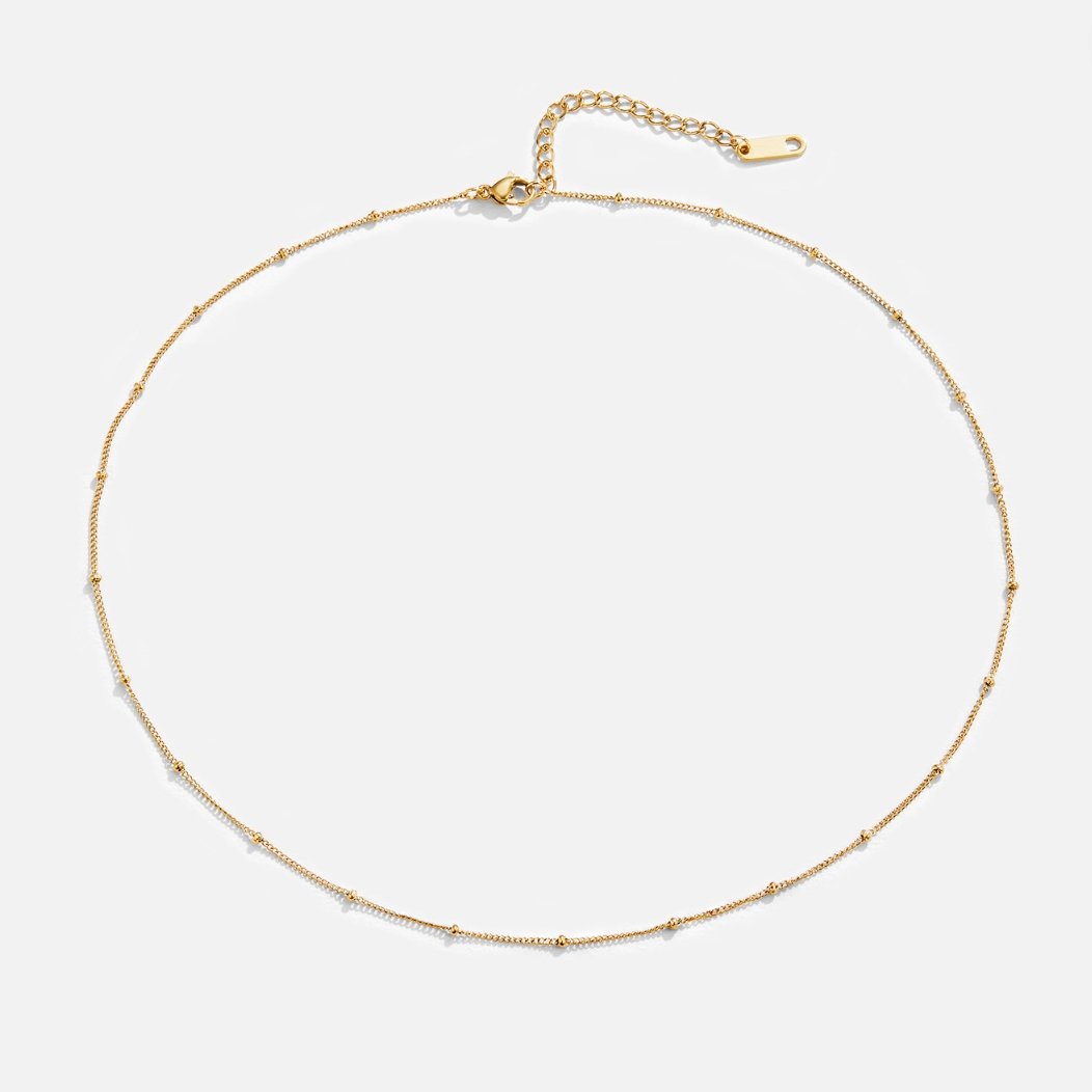 Jitka – Guld kedja med ringar i en fin design.