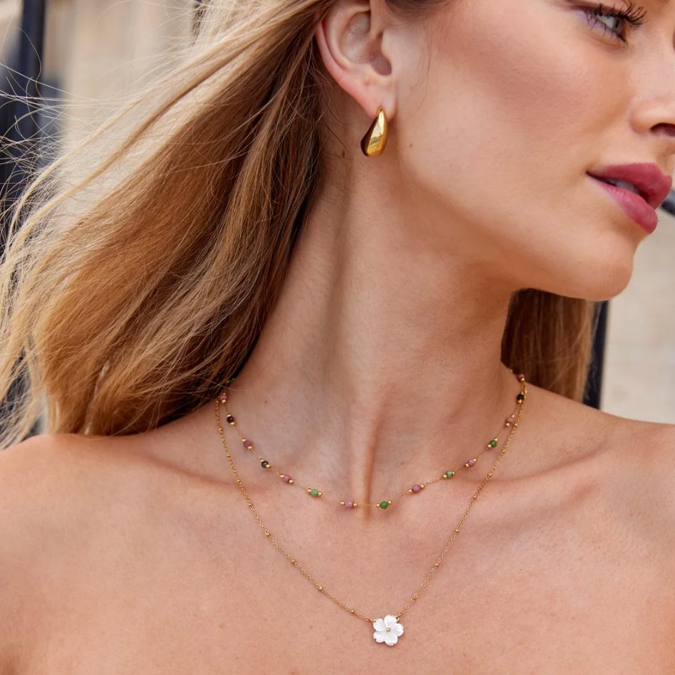 Jana – Dubbelhalsband med rund hänge.