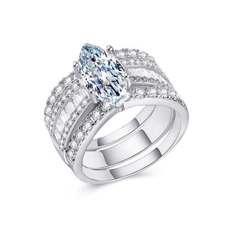 Verena – Ringset med kristall och gyllene detaljer.