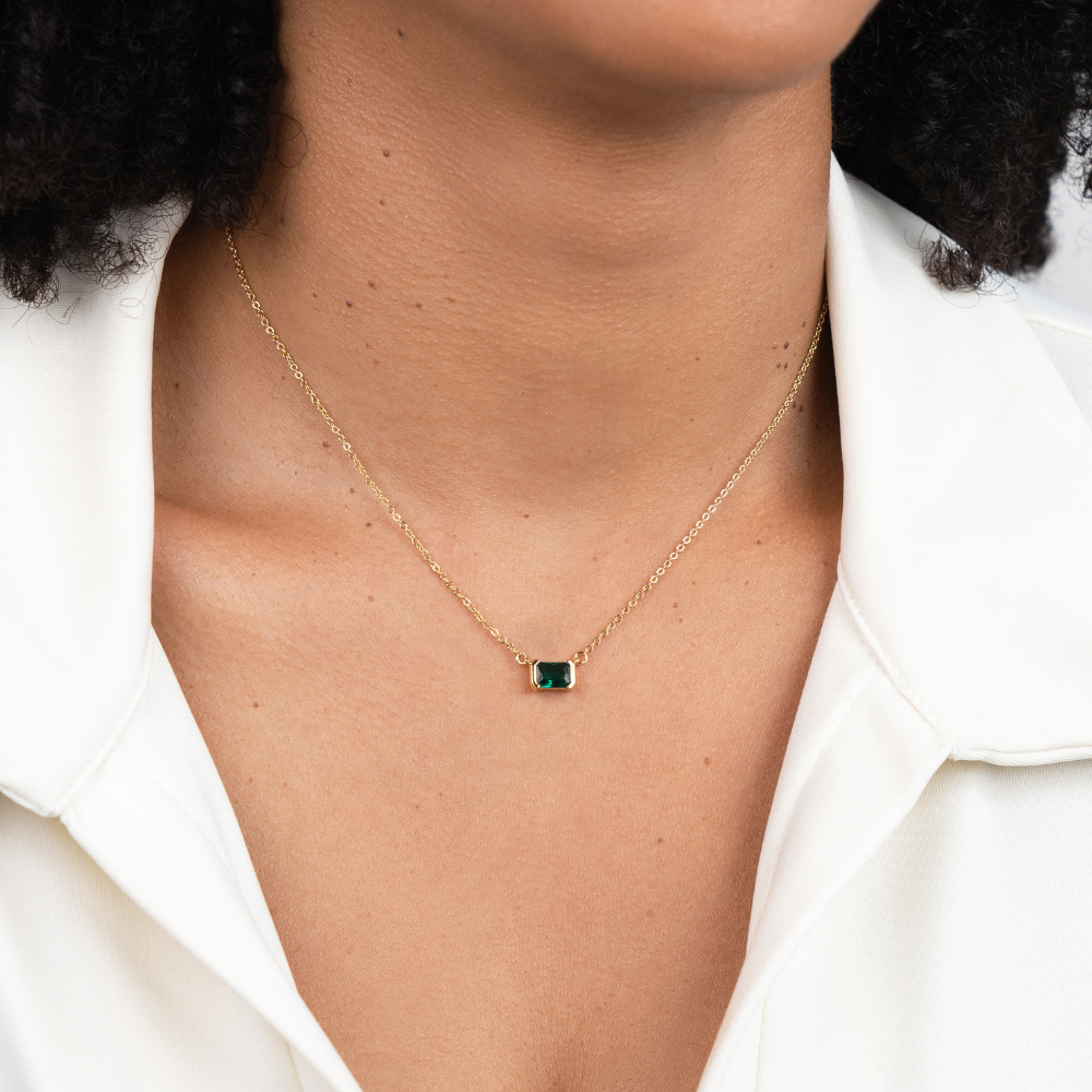 Loretta – Halsband med smaragdsten.