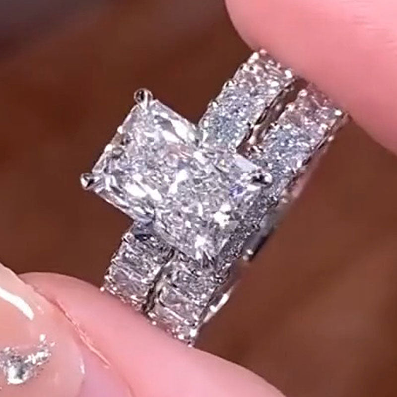 Katarina – Ring med diamant och intensiv baguette-slipning.