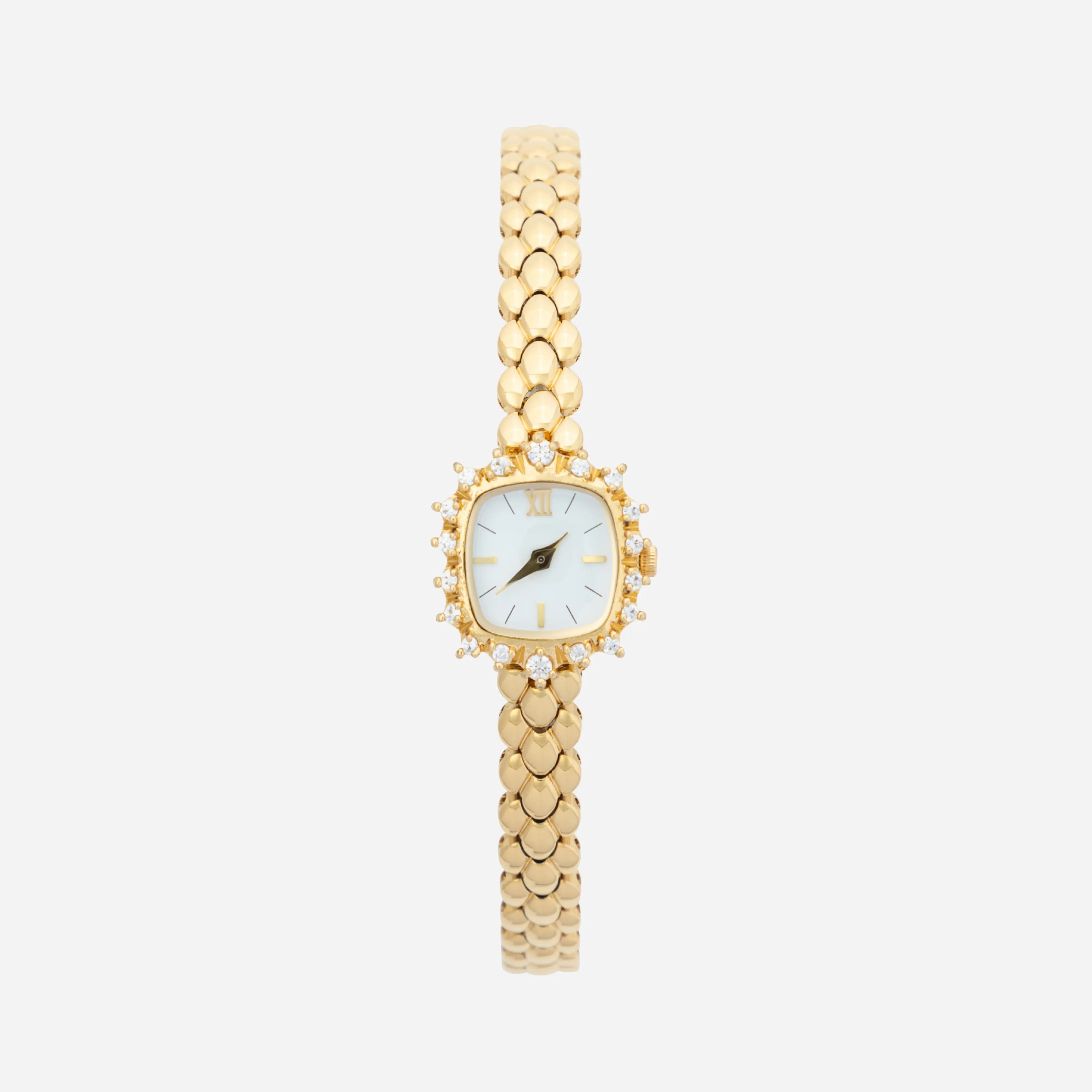 Isabella – Guld klocka med armband av kedjor.