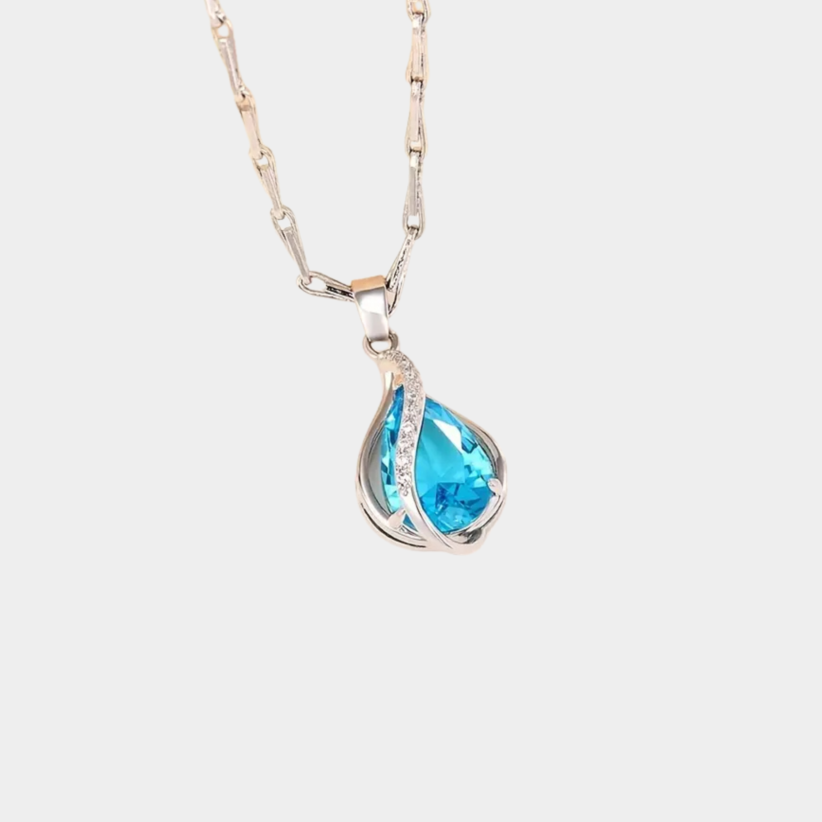 Melina – Halsband med ljusblå hänge.