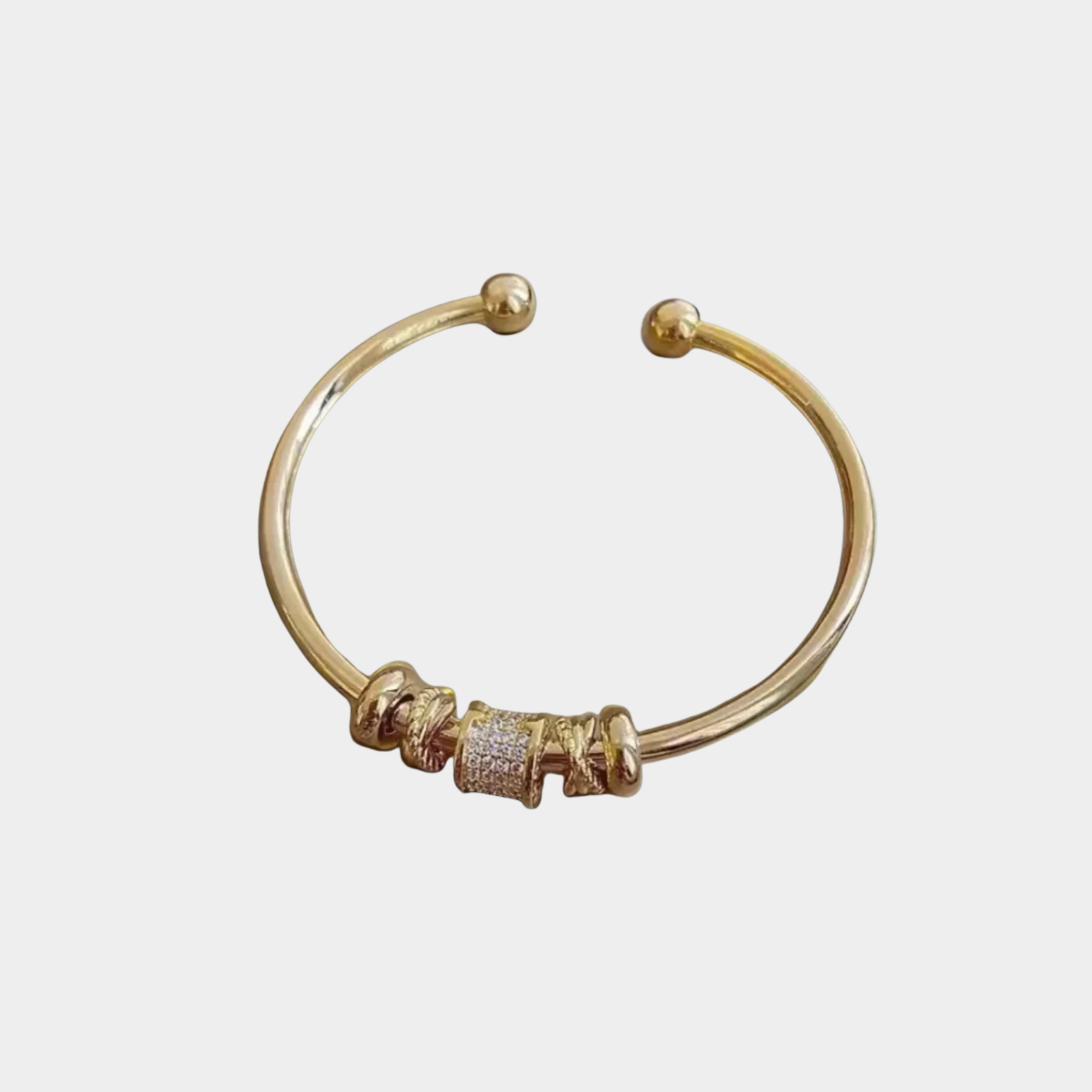 Nina - Justerbart armband med charms i guld