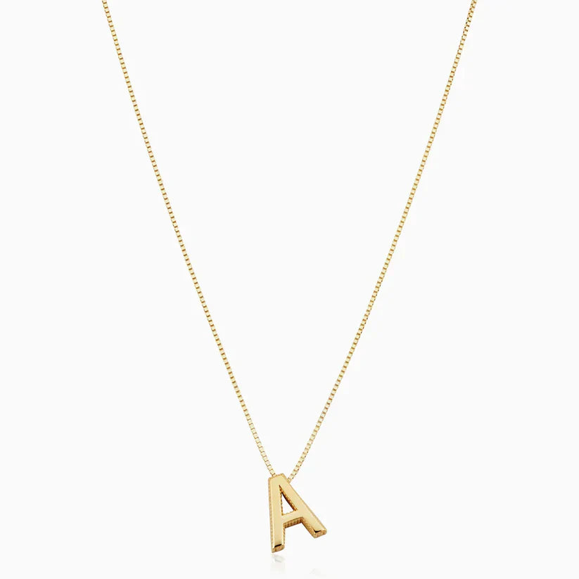 Halsband med kärleksinitialer