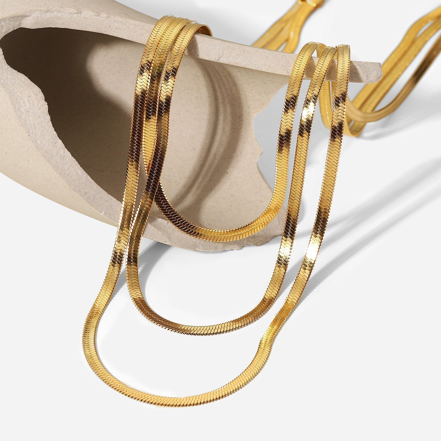 Sofi – Flerlagrat halsband i 14 karat guld.