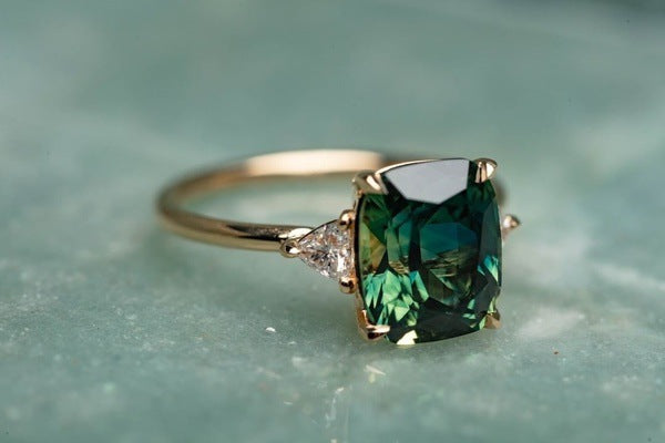 Ring med Grön Sten Inspirerad av Vintage - Guld