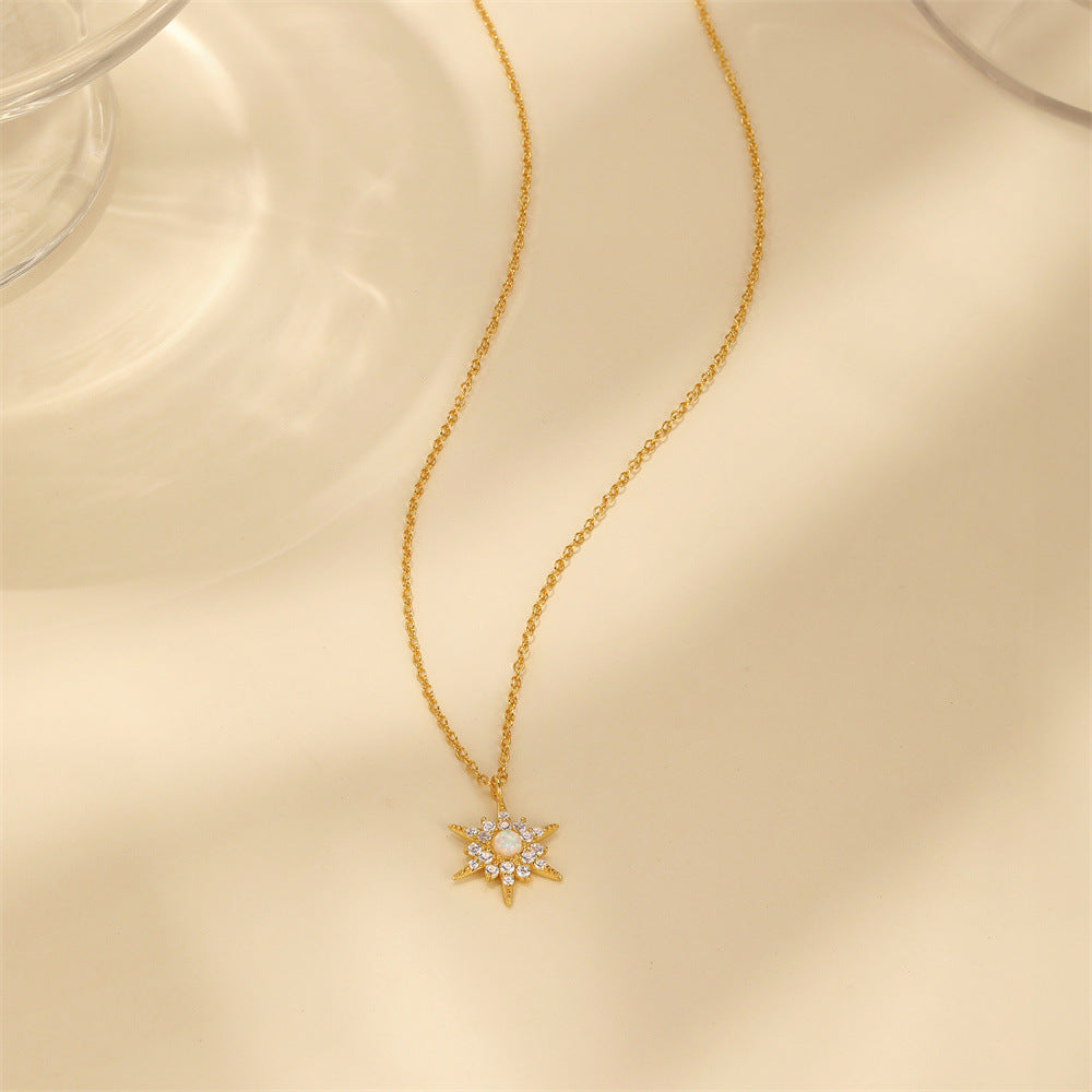 Amalia – Tunn silverhalsband med rund hänge.