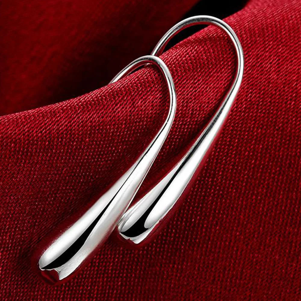 Örhängen i droppform av 925 sterling silver