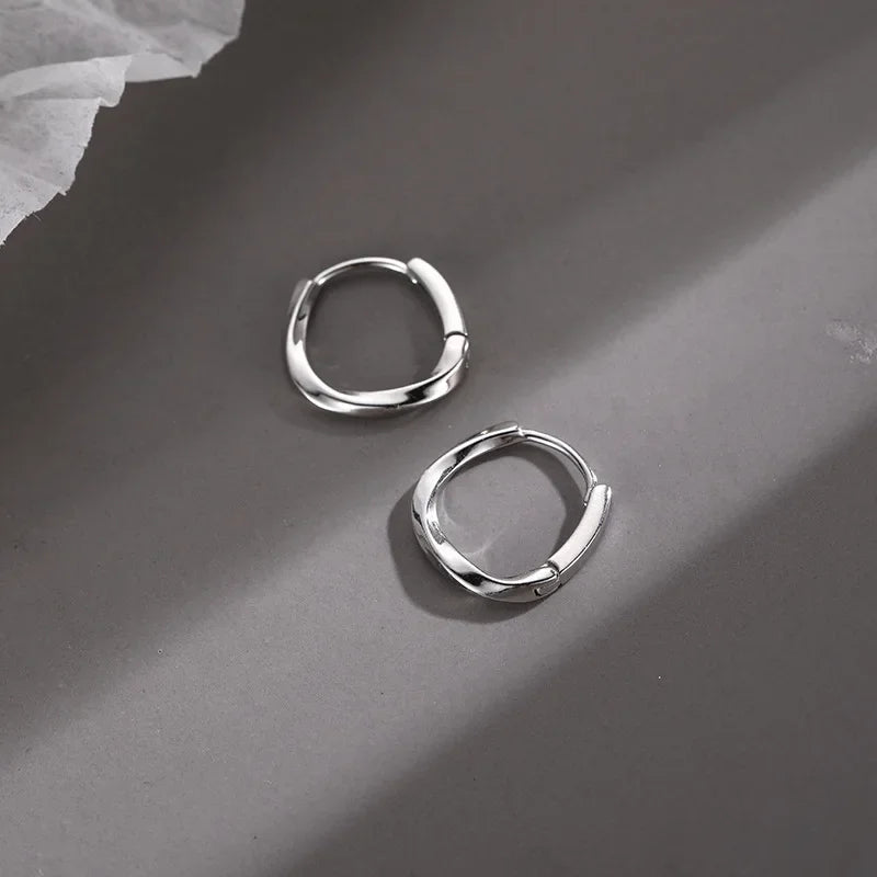 Örhängen i 925 sterling silver med rund infattning