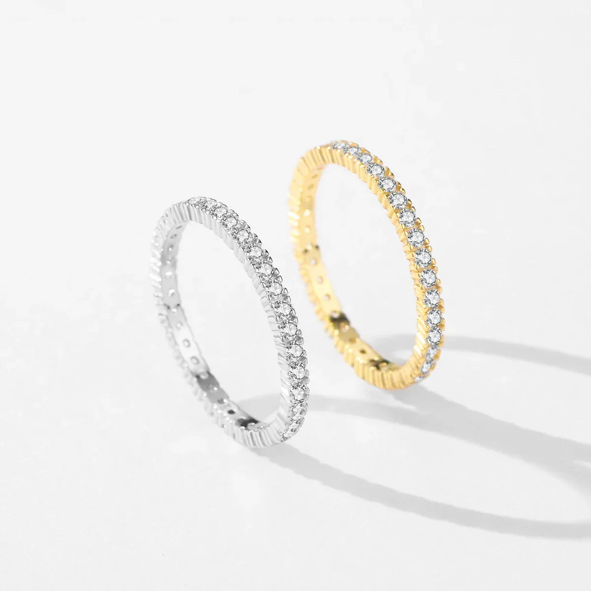 Skinande Minimalistisk Oändlighetsring