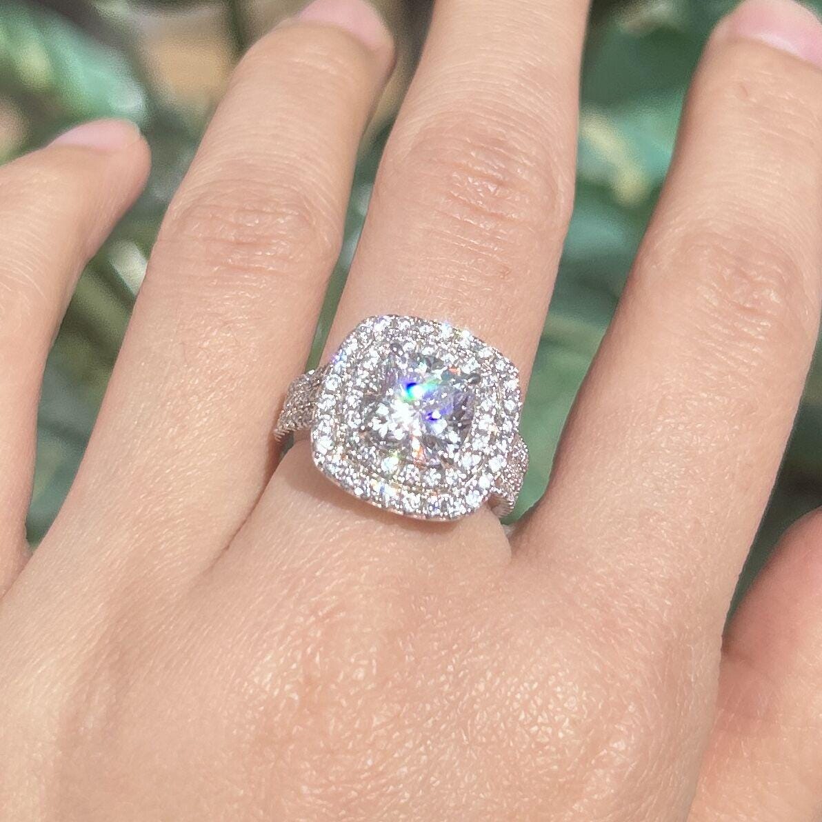 Frieda – Enklare ring med rund sten.