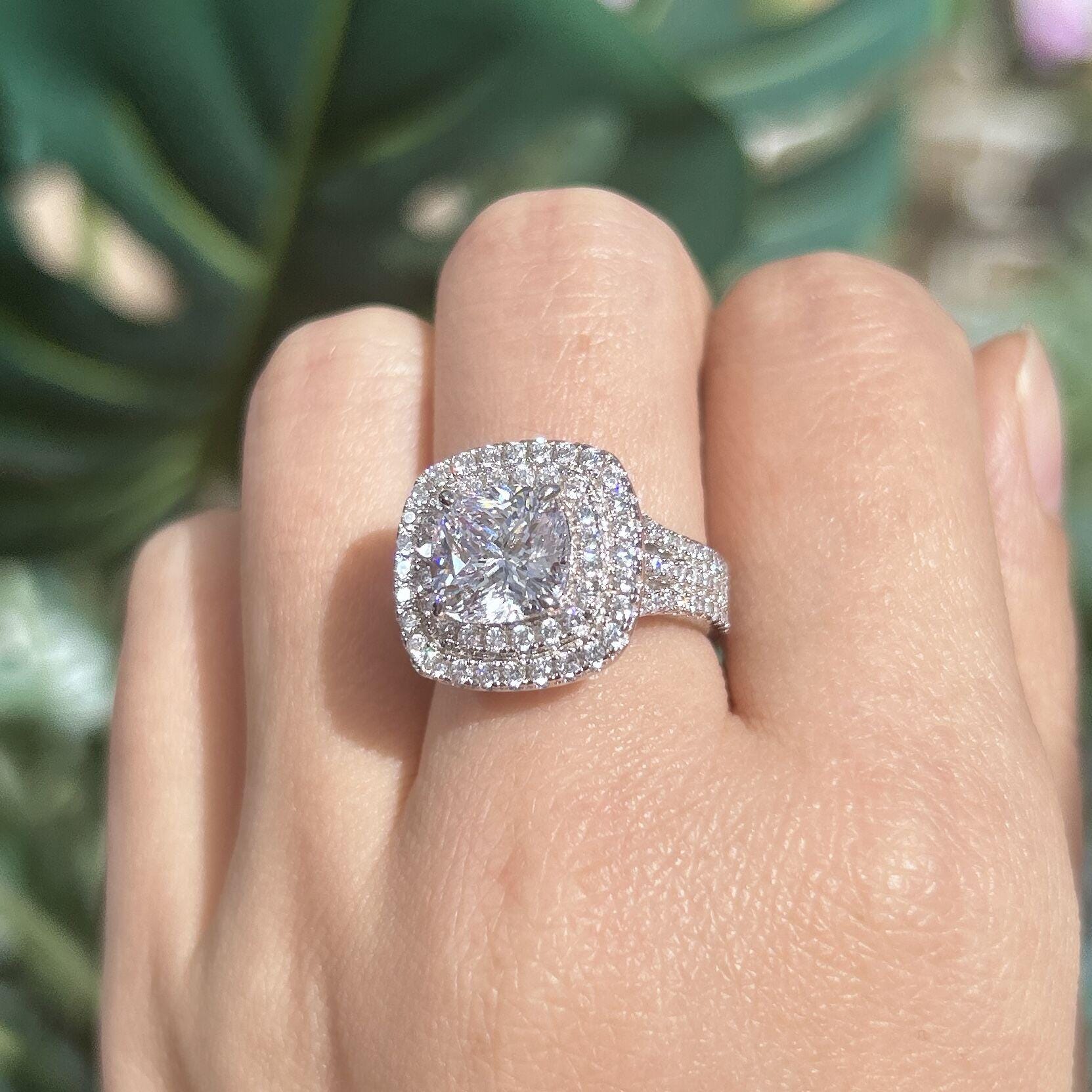 Frieda – Enklare ring med rund sten.
