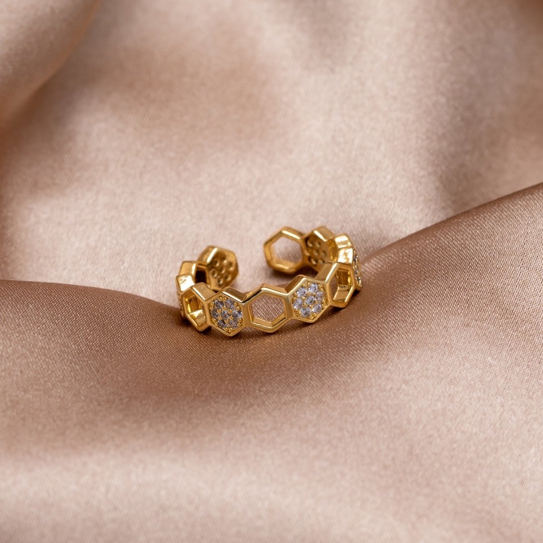 Frederike – Guld ring med silverdetalj.