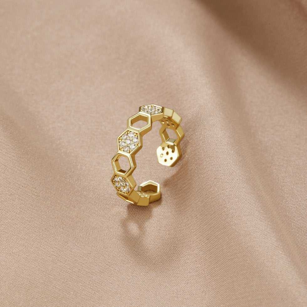 Frederike – Guld ring med silverdetalj.