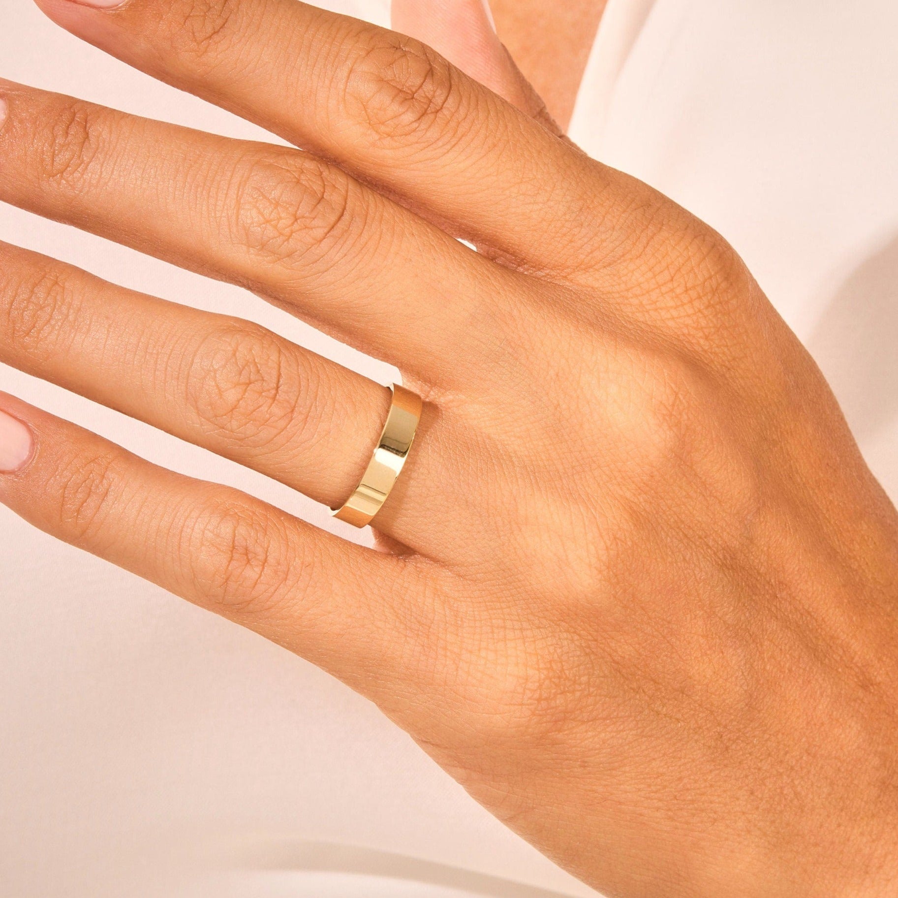 Elisa – Ring med kristall och unik sten.