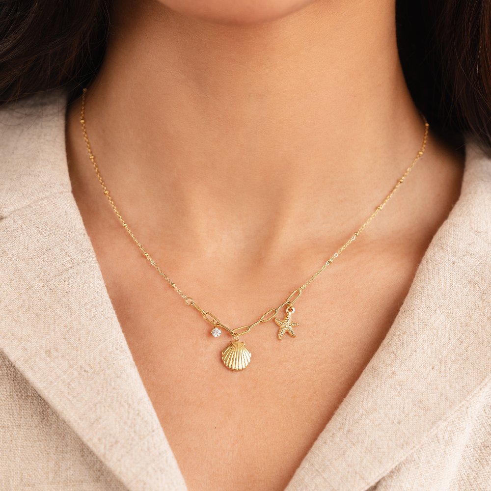 Greta – Halsband med hängande stjärna i guld.