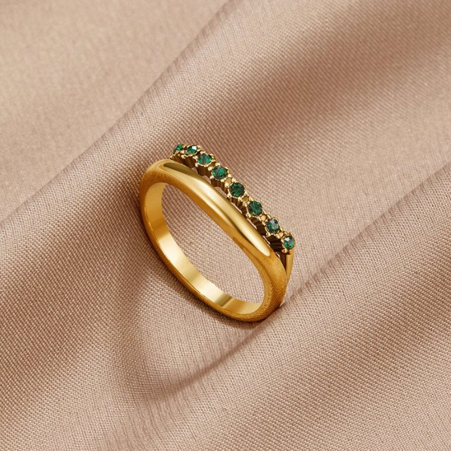 Elisa – Guld ring med en tunn dubbel rad.
