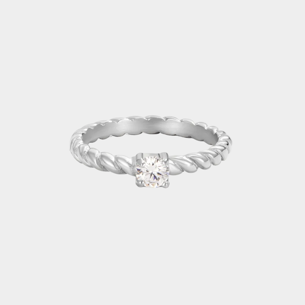 Miriam K. – Ring i silver med en fin design.