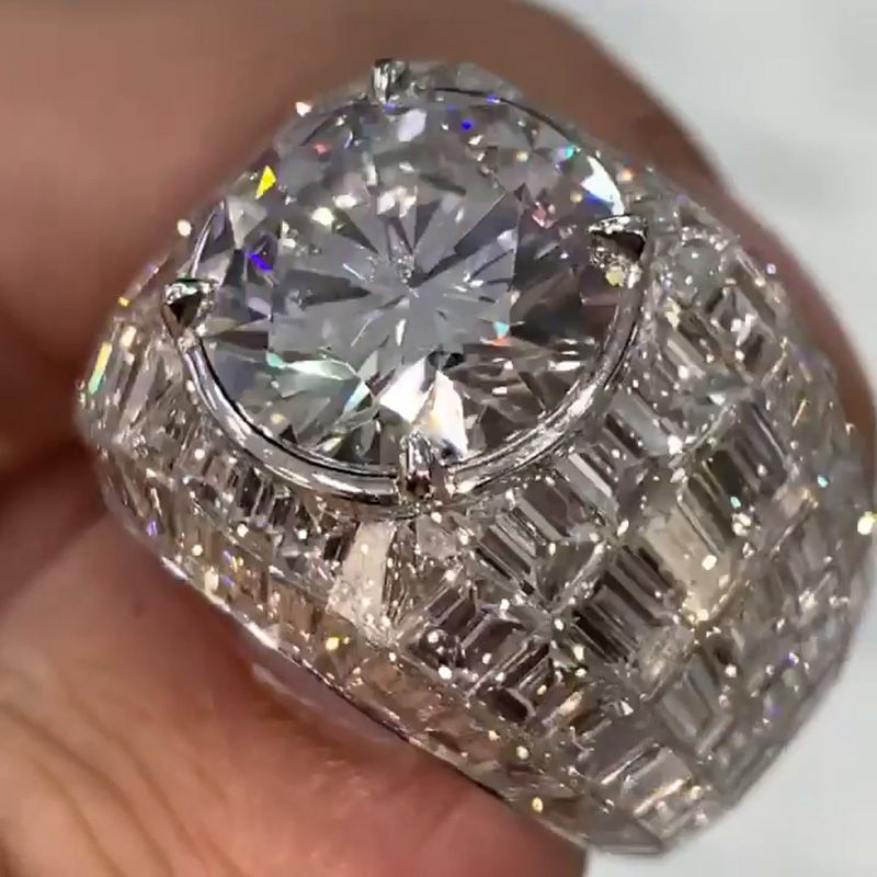 Anna-Lena – Ring med silverdiamant i rund slipning.
