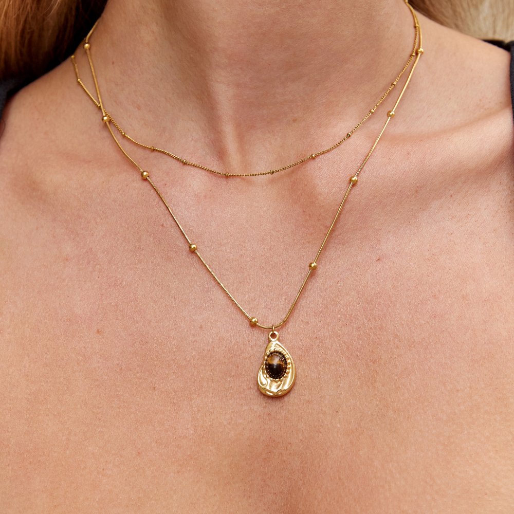 Leonie – Kedja med rund guldberlock.